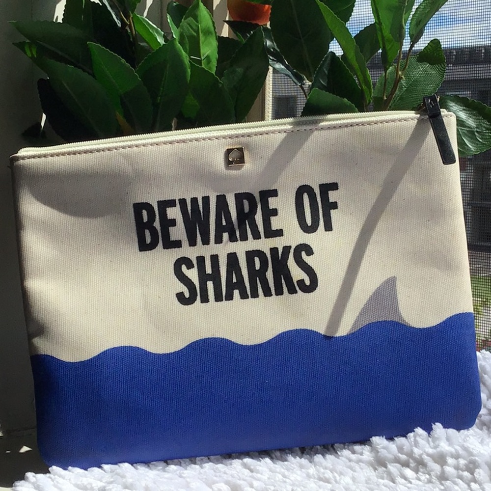 💙 LOVED BEWARE OF SHARKS 🦈 Kate Spade Clutch - Picture 5 of 14